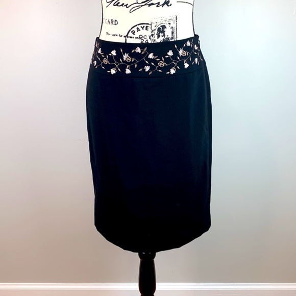 Loft Wool Blend Pencil Skirt With Embroidered Floral Detail - Picture 5 of 8